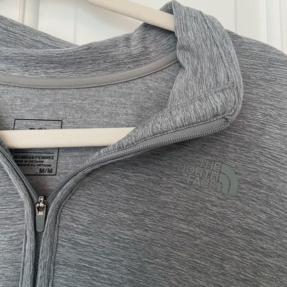 north face pullover - Picture 2 of 5